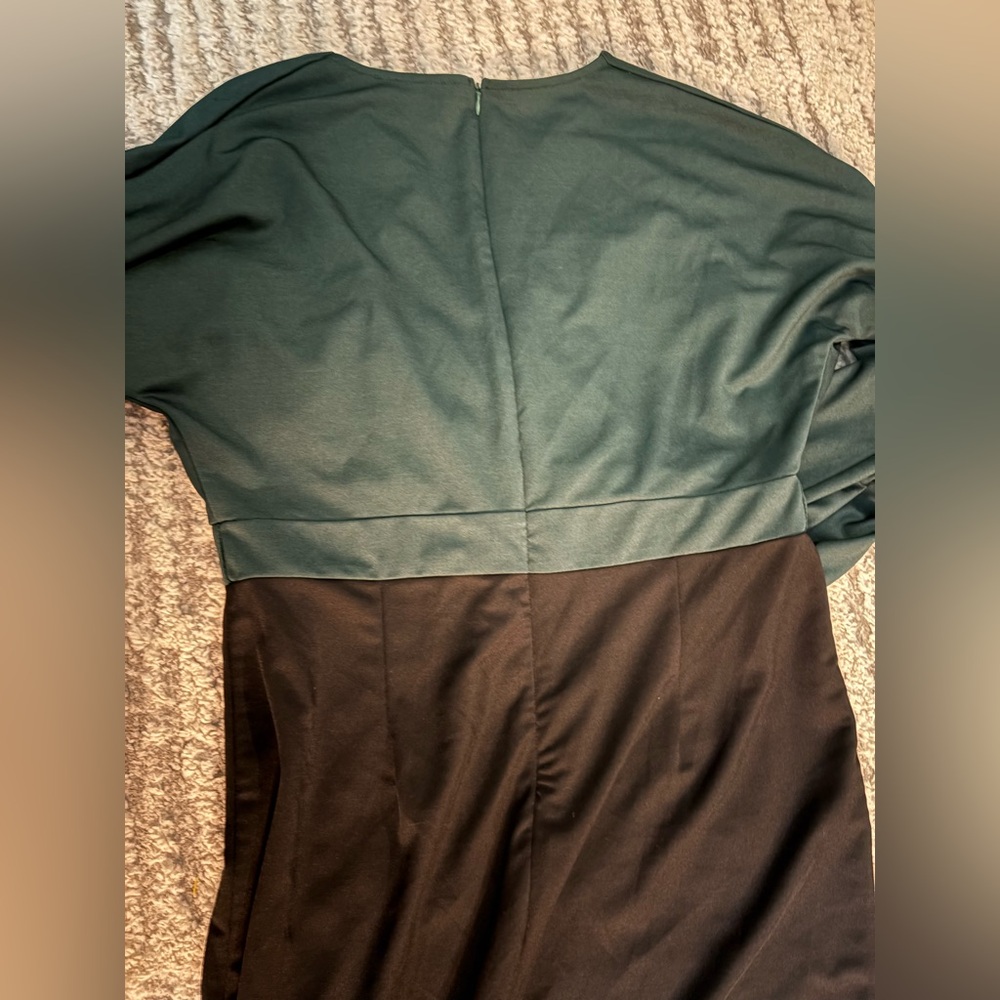 Elegant Green and Black Wrap Dress - Picture 5 of 5